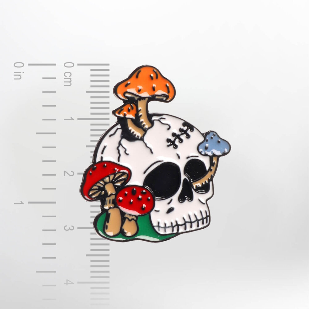 Skull with Mushrooms – Smaltovaný odznak (#236) - Image 2