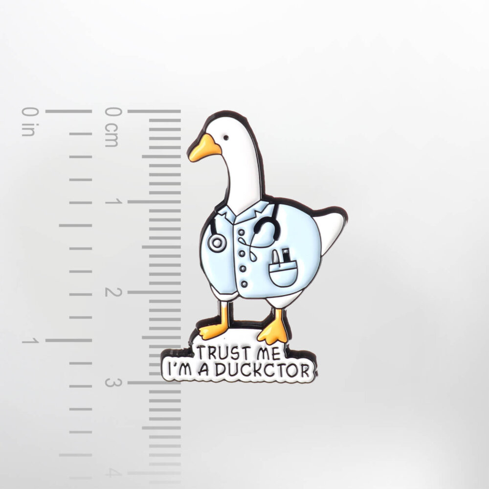 Trust Me I'm a Ducktor – Smaltovaný odznak (#417) - Image 2